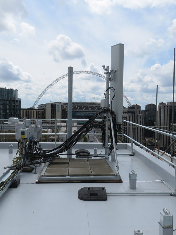 roof top image of communication antenna 